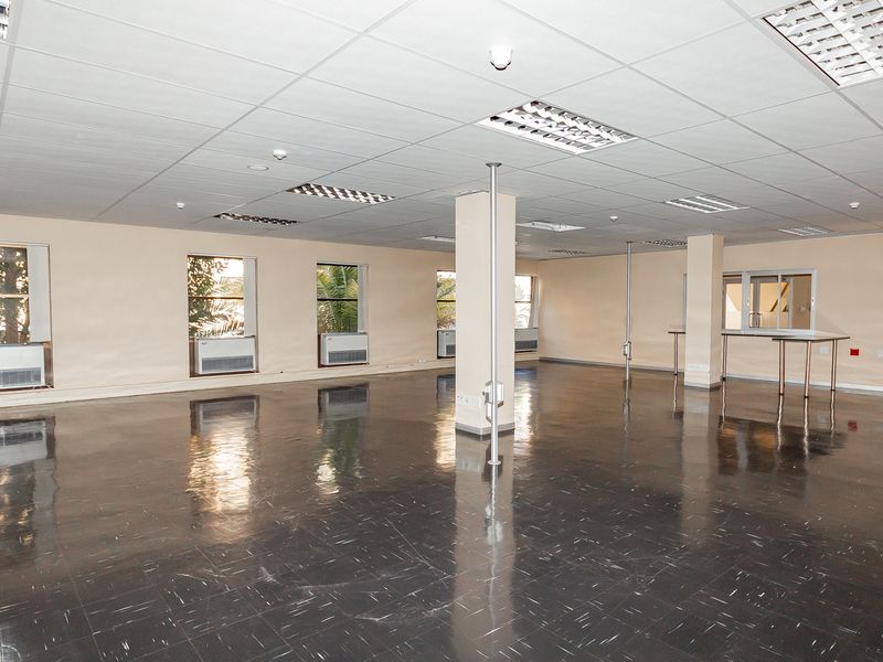 Neat Freestanding Freehold Offices For Sale / To Rent. - Photo 10