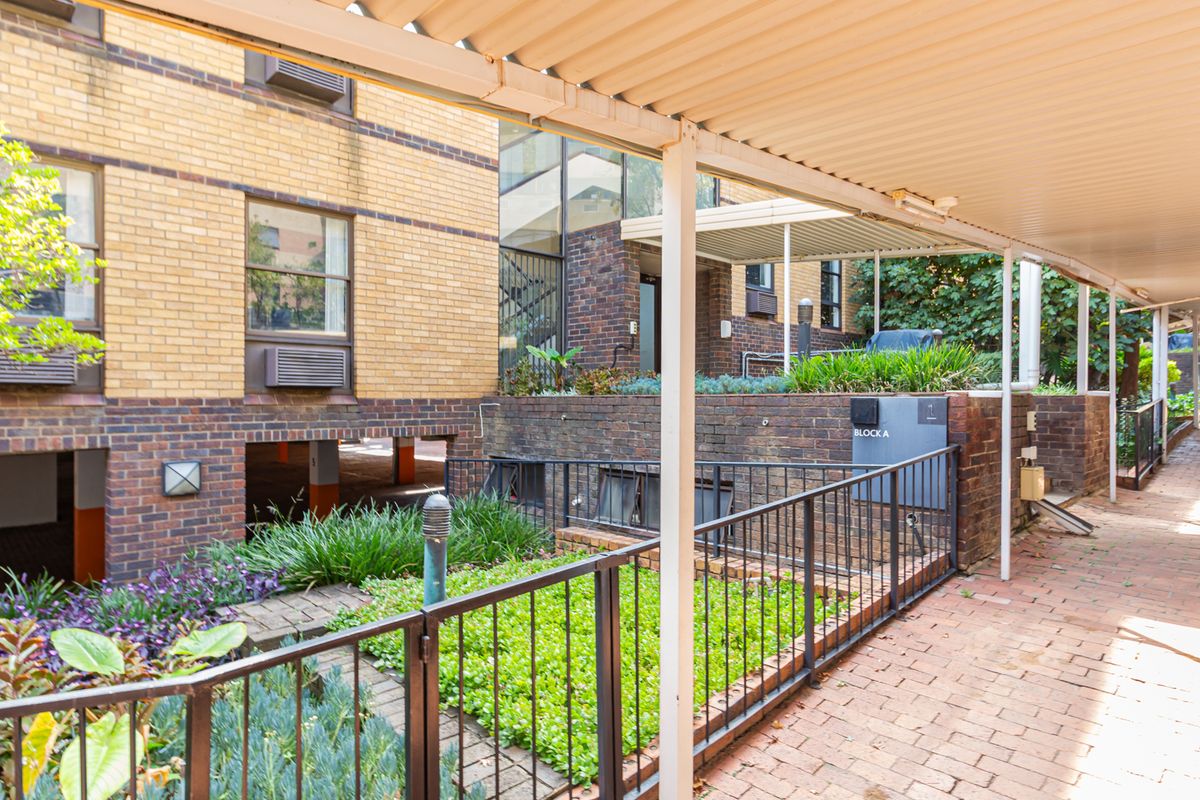 Neat Freestanding Freehold Offices For Sale / To Rent. - Photo 2