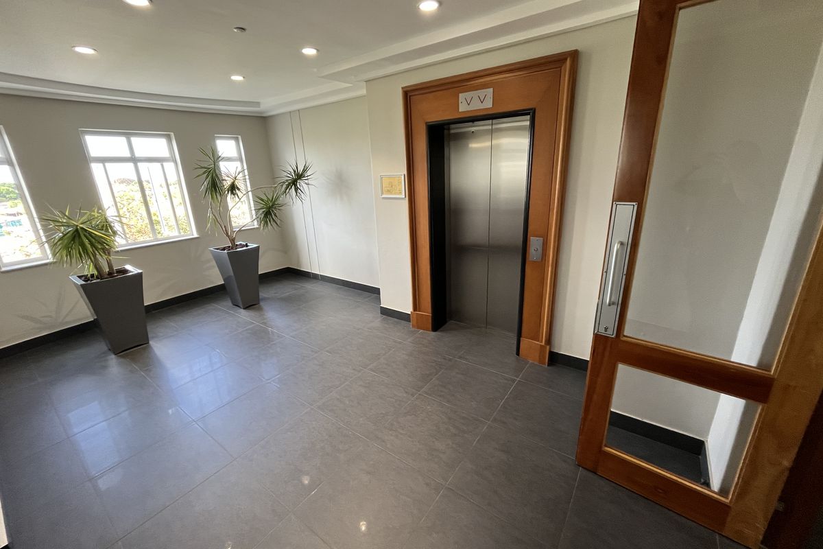 Light-Filled Office in Prestigious Alphen Office Park, Constantia - Photo 3