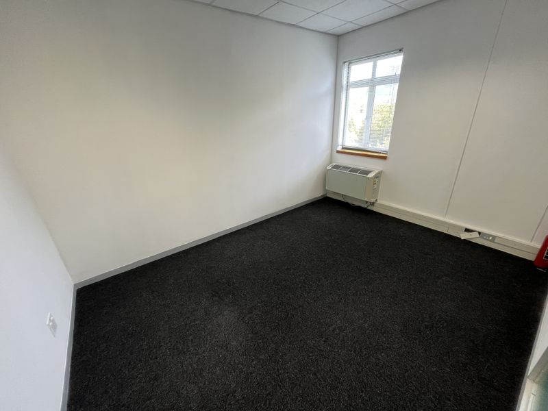 Light-Filled Office in Prestigious Alphen Office Park, Constantia - Photo 10