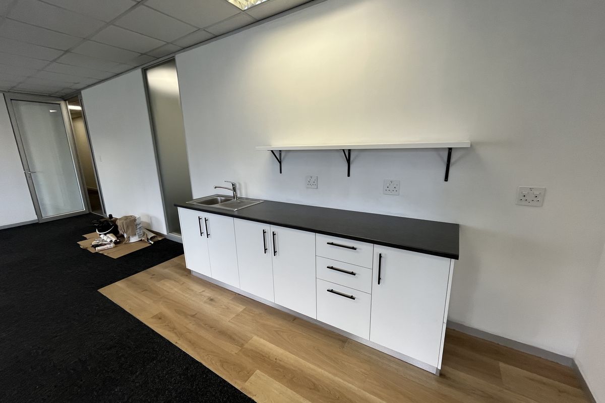 Light-Filled Office in Prestigious Alphen Office Park, Constantia - Photo 4