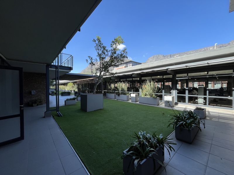 Office with Balcony in Vibrant Wembley Square, Gardens. - Photo 4