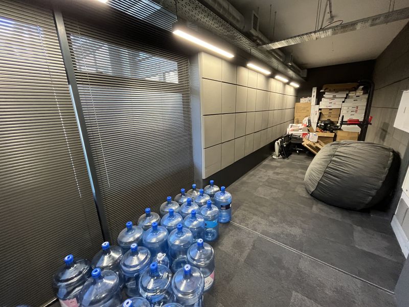 Office with Balcony in Vibrant Wembley Square, Gardens. - Photo 9