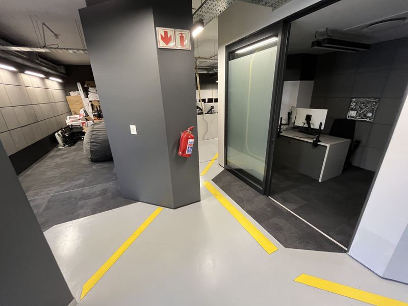 Office with Balcony in Vibrant Wembley Square, Gardens. - Photo 8