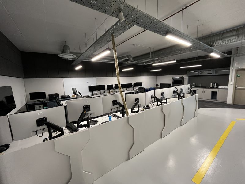 Office with Balcony in Vibrant Wembley Square, Gardens. - Photo 6