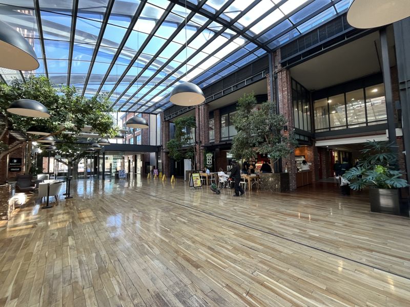 Office with Balcony in Vibrant Wembley Square, Gardens. - Photo 2