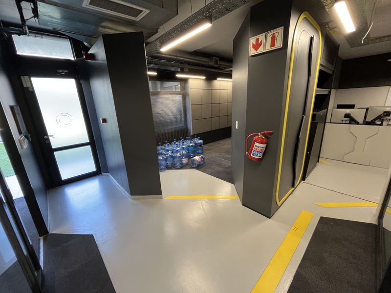 Office with Balcony in Vibrant Wembley Square, Gardens. - Photo 7