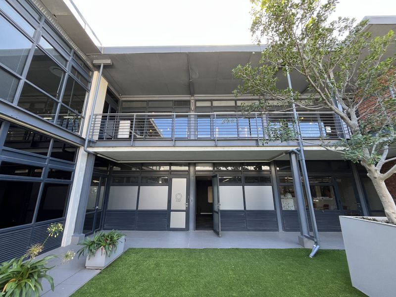Office with Balcony in Vibrant Wembley Square, Gardens. - Photo 3