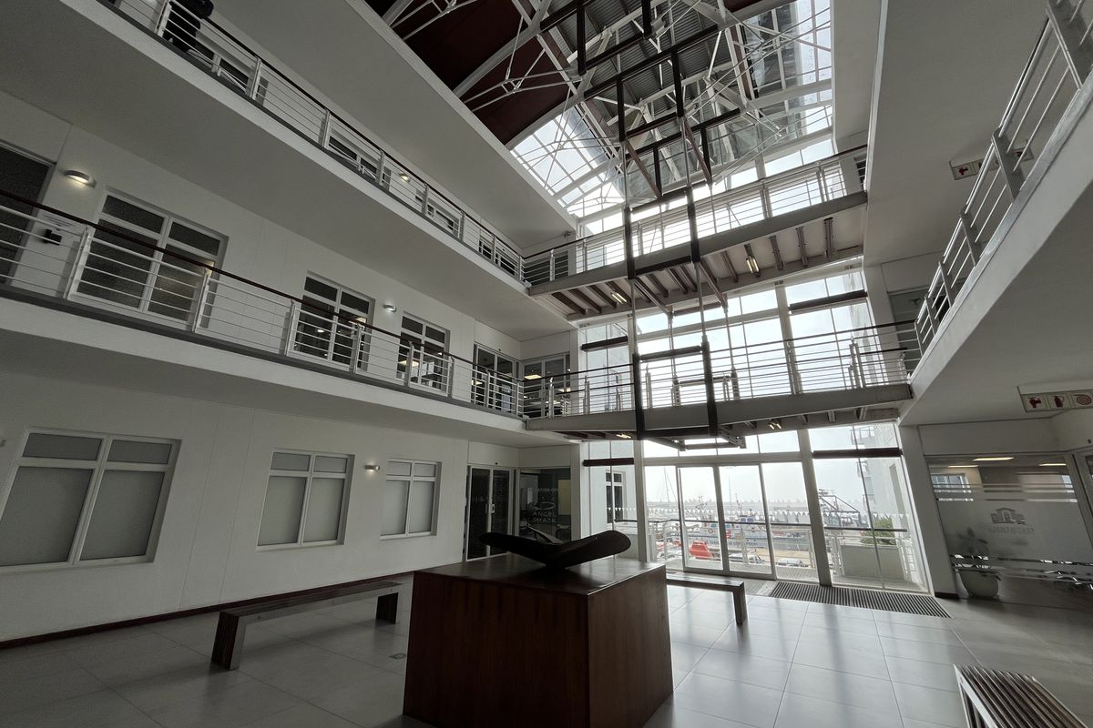 Waterfront Office Gem with Iconic Views. Short-Term Opportunity in The Waterclub. - Photo 2