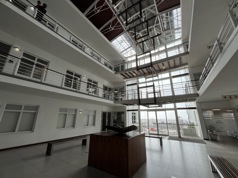 Waterfront Office Gem with Iconic Views. Short-Term Opportunity in The Waterclub. - Photo 2