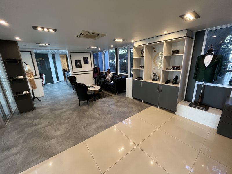 Waterfront Office Gem with Iconic Views. Short-Term Opportunity in The Waterclub. - Photo 6