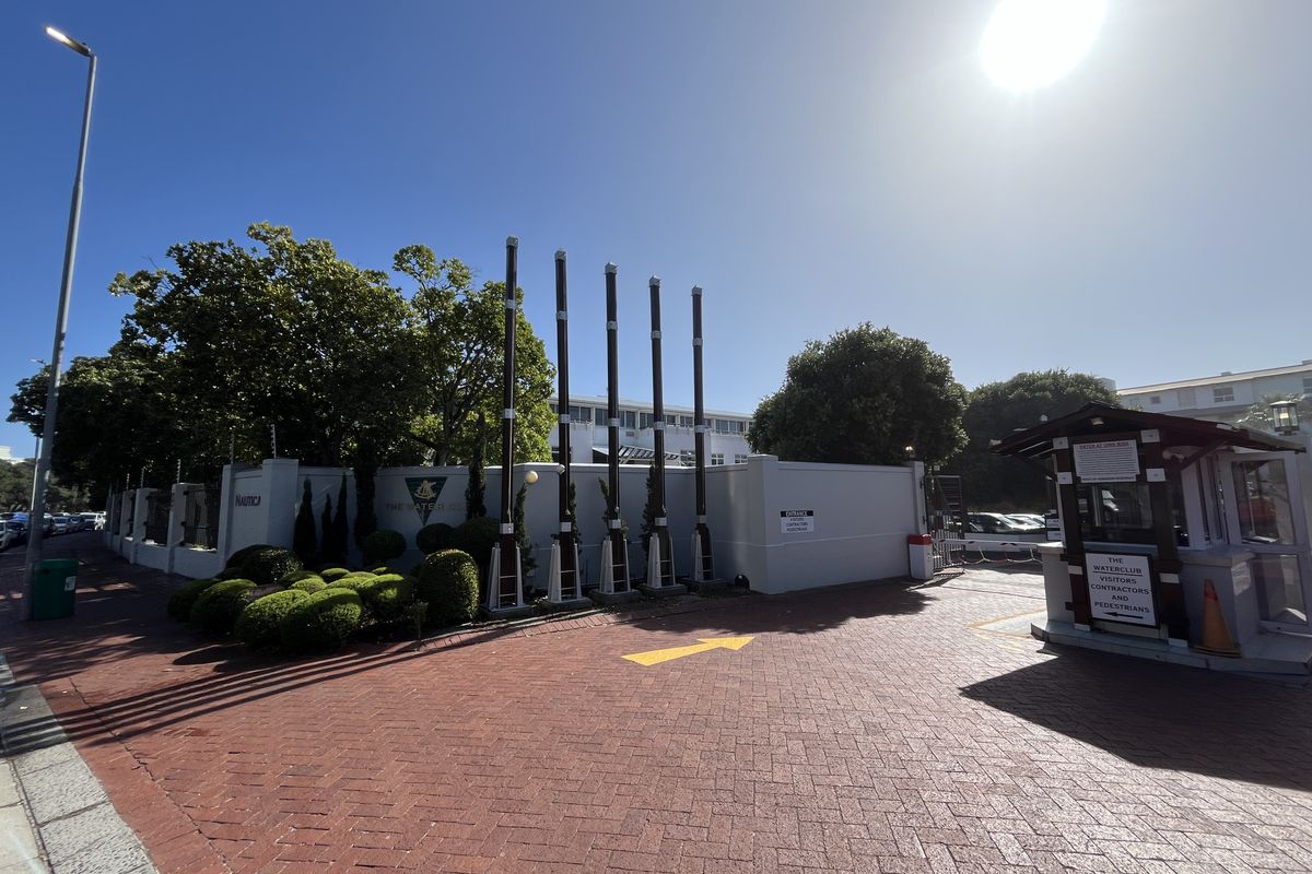 Waterfront Office Gem with Iconic Views. Short-Term Opportunity in The Waterclub. - Photo 4