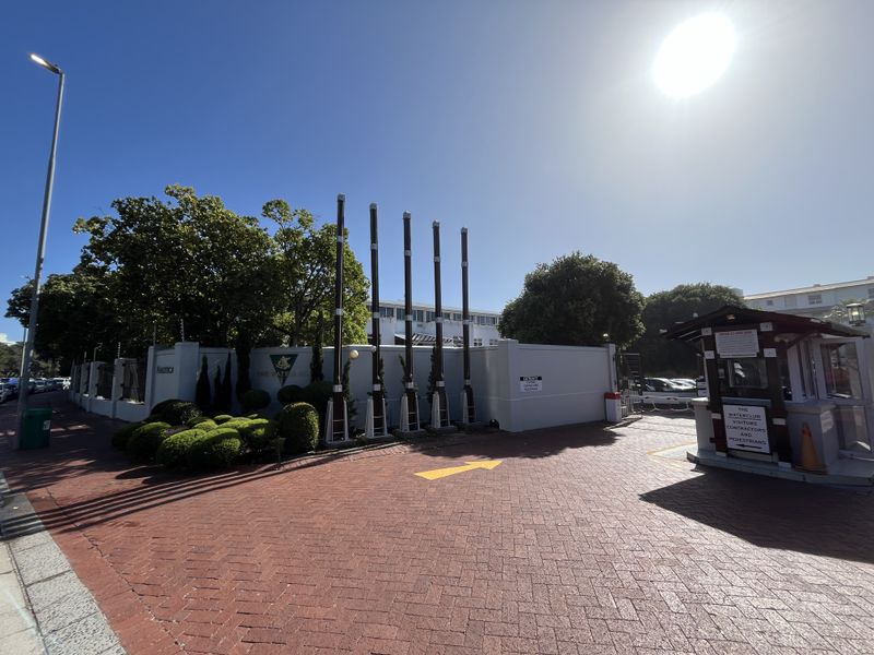 Waterfront Office Gem with Iconic Views. Short-Term Opportunity in The Waterclub. - Photo 4