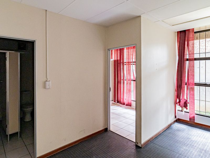 Perfect Call / Contact Centre Ground Floor Offices For Sale / To Let. - Photo 8