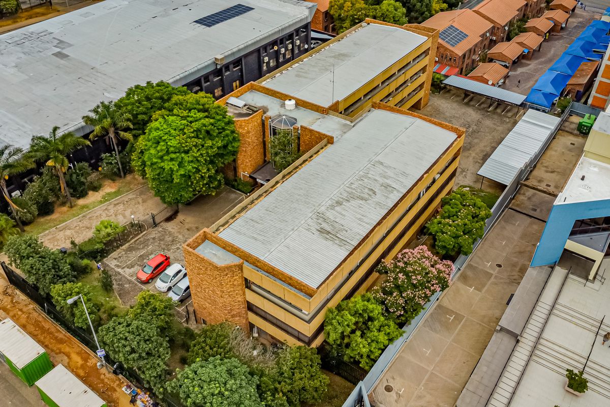 Ideal Call / Contact Ground Floor Workspace Available Immediately. - Photo 3