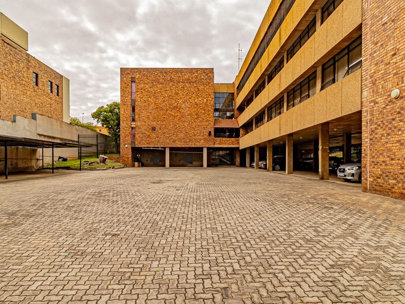 Ideal Call / Contact Ground Floor Workspace Available Immediately. - Photo 10