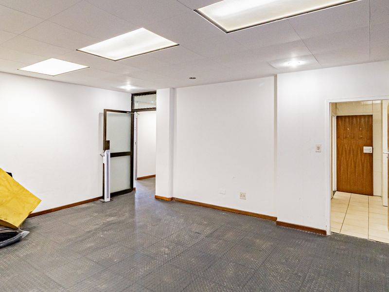 Ideal Call / Contact Ground Floor Workspace Available Immediately. - Photo 6