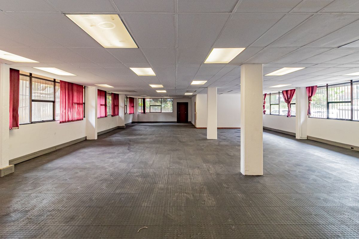 Ideal Call / Contact Ground Floor Workspace Available Immediately. - Photo 4