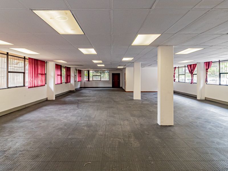 Ideal Call / Contact Ground Floor Workspace Available Immediately. - Photo 4