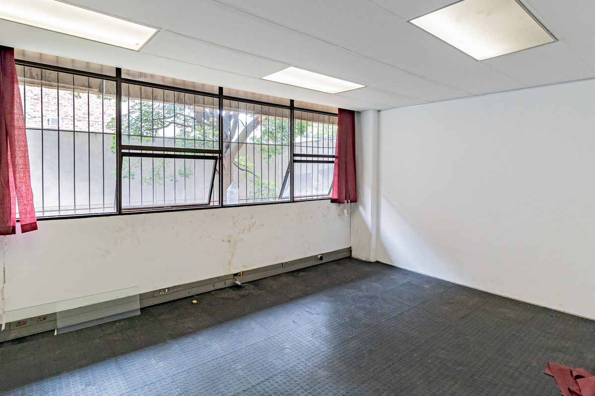 Ideal Call / Contact Ground Floor Workspace Available Immediately. - Photo 5