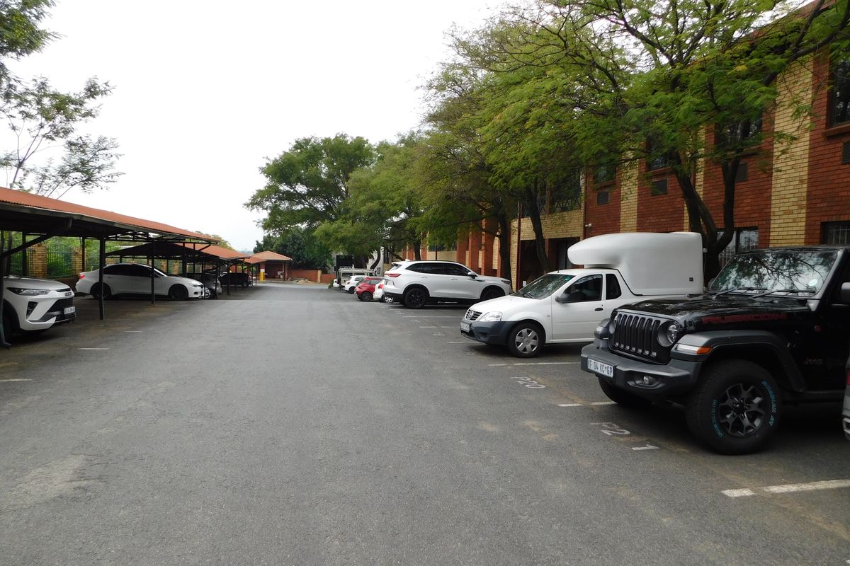 Neat Professional Offices For Sale In A Secure Park. - Photo 3