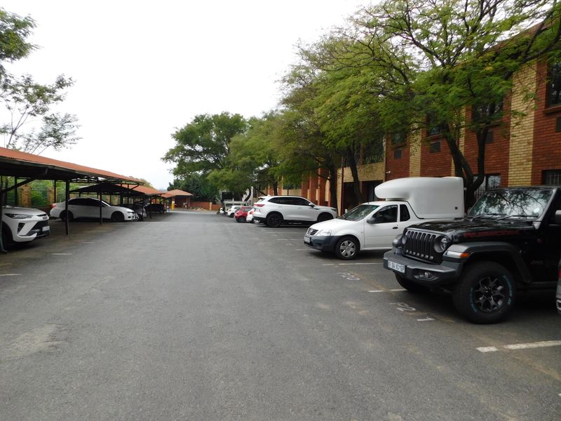 Neat Professional Offices For Sale In A Secure Park. - Photo 3