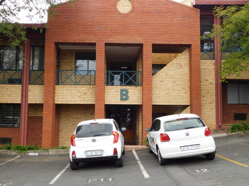 Neat Professional Offices For Sale In A Secure Park. - Photo 2