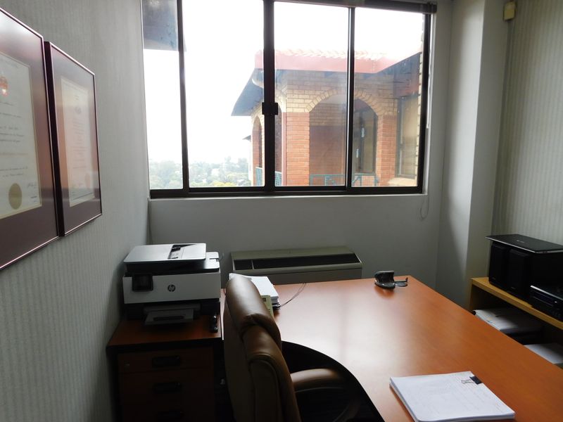 Neat Professional Offices For Sale In A Secure Park. - Photo 10