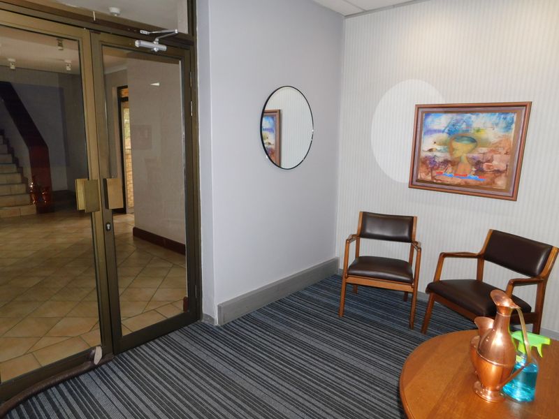 Neat Professional Offices For Sale In A Secure Park. - Photo 4