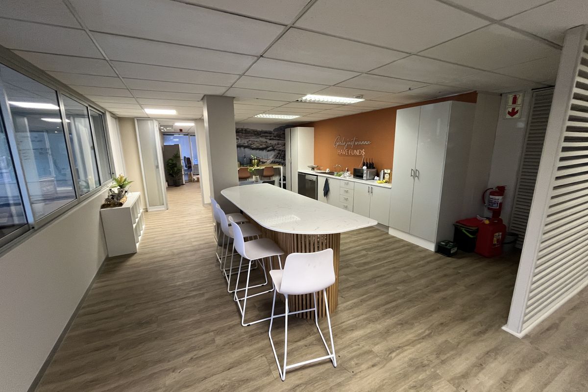 Exclusive Waterfront Office, Panoramic Harbour Views. Short-Term Opportunity at Nautica, Waterclub. - Photo 4