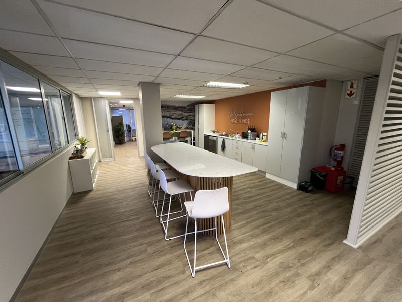 Exclusive Waterfront Office, Panoramic Harbour Views. Short-Term Opportunity at Nautica, Waterclub. - Photo 4