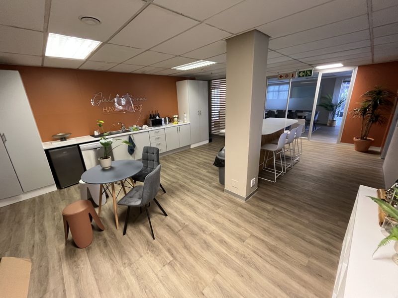 Exclusive Waterfront Office, Panoramic Harbour Views. Short-Term Opportunity at Nautica, Waterclub. - Photo 9