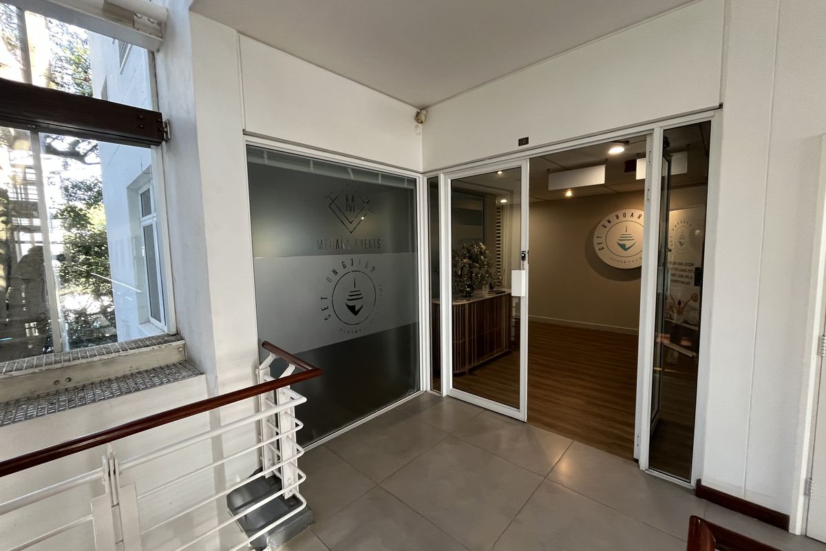 Exclusive Waterfront Office, Panoramic Harbour Views. Short-Term Opportunity at Nautica, Waterclub. - Photo 2