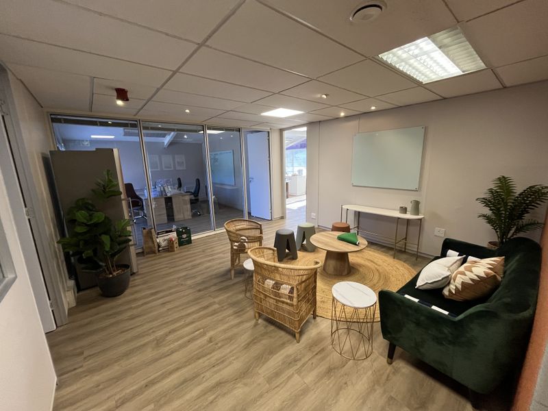 Exclusive Waterfront Office, Panoramic Harbour Views. Short-Term Opportunity at Nautica, Waterclub. - Photo 8