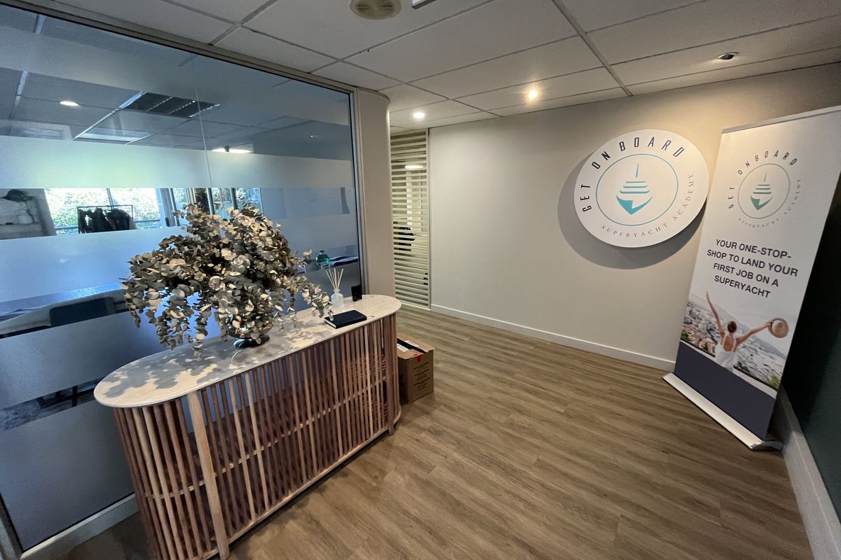 Exclusive Waterfront Office, Panoramic Harbour Views. Short-Term Opportunity at Nautica, Waterclub. - Photo 3
