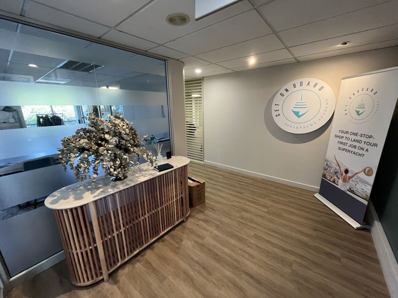 Exclusive Waterfront Office, Panoramic Harbour Views. Short-Term Opportunity at Nautica, Waterclub. - Photo 3