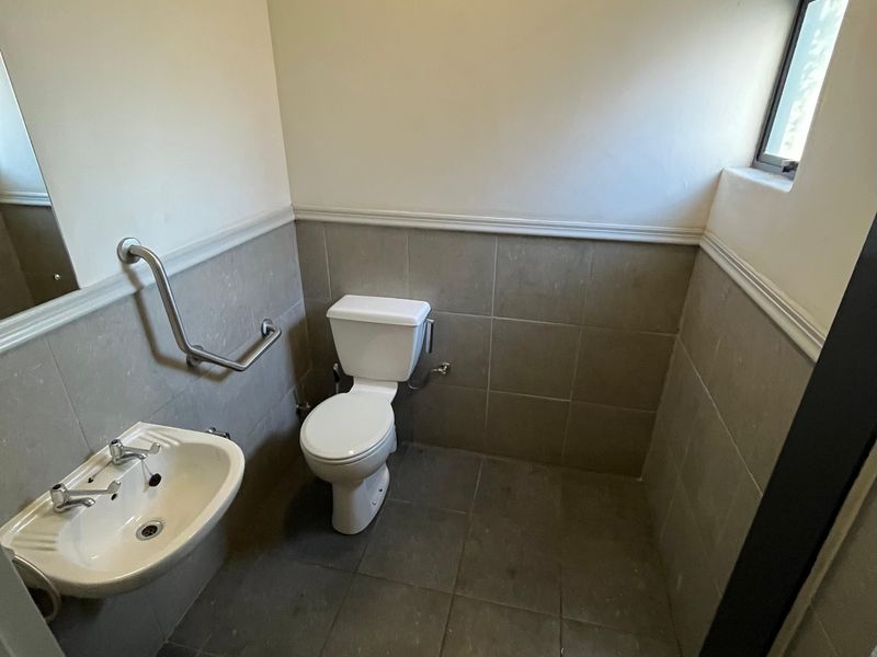 Modern Industrial Unit with Premium Office Component. 359 squares at Exceptional Value in Rivergate. - Photo 10