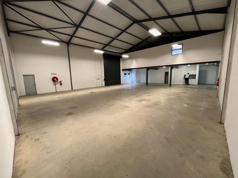 Modern Industrial Unit with Premium Office Component. 359 squares at Exceptional Value in Rivergate. - Photo 2