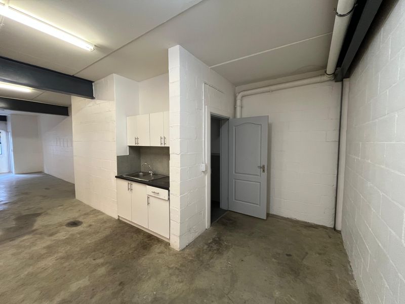 Modern Industrial Unit with Premium Office Component. 359 squares at Exceptional Value in Rivergate. - Photo 8