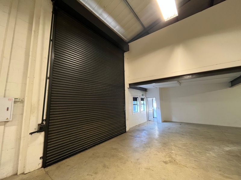 Modern Industrial Unit with Premium Office Component. 359 squares at Exceptional Value in Rivergate. - Photo 6