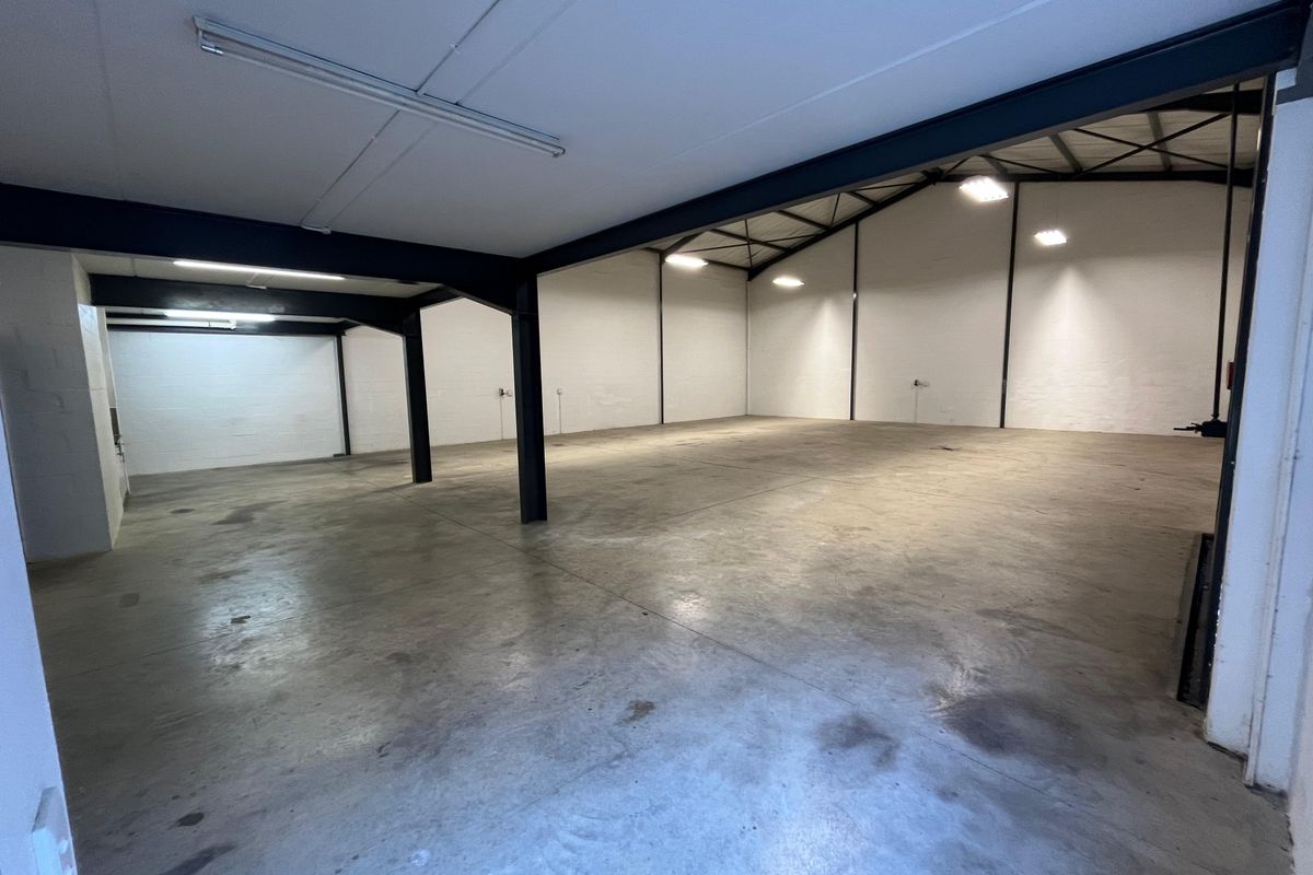Modern Industrial Unit with Premium Office Component. 359 squares at Exceptional Value in Rivergate. - Photo 5