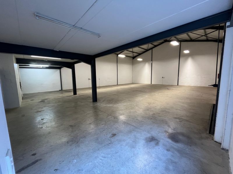 Modern Industrial Unit with Premium Office Component. 359 squares at Exceptional Value in Rivergate. - Photo 5