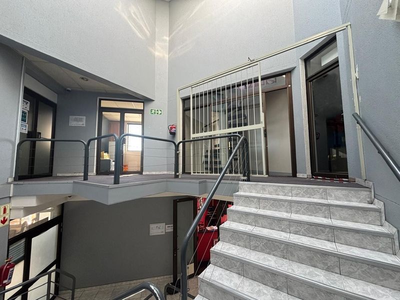 Office To Let in Tyger Valley - 330m2 - Photo 2