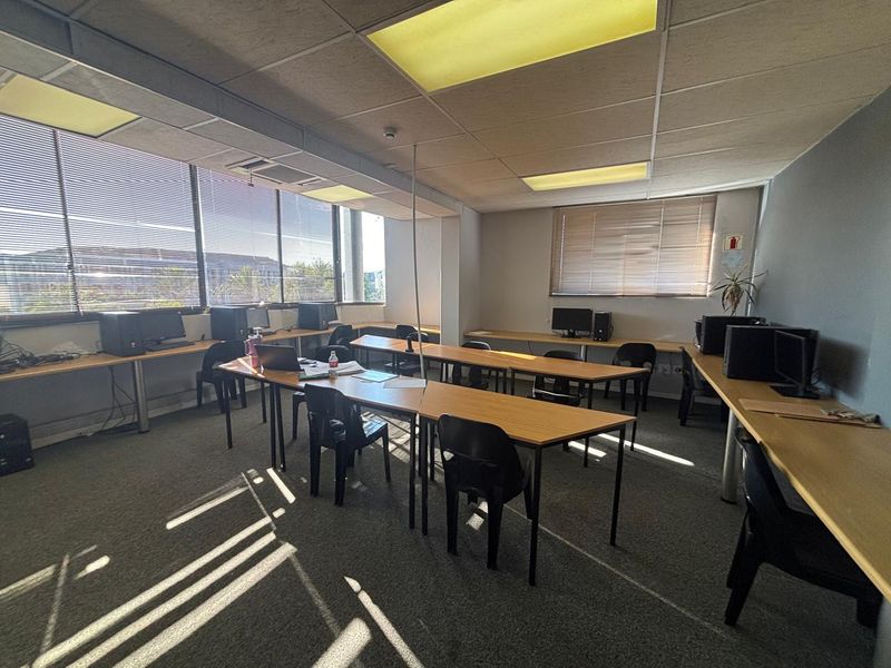 Office To Let in Tyger Valley - 330m2 - Photo 4