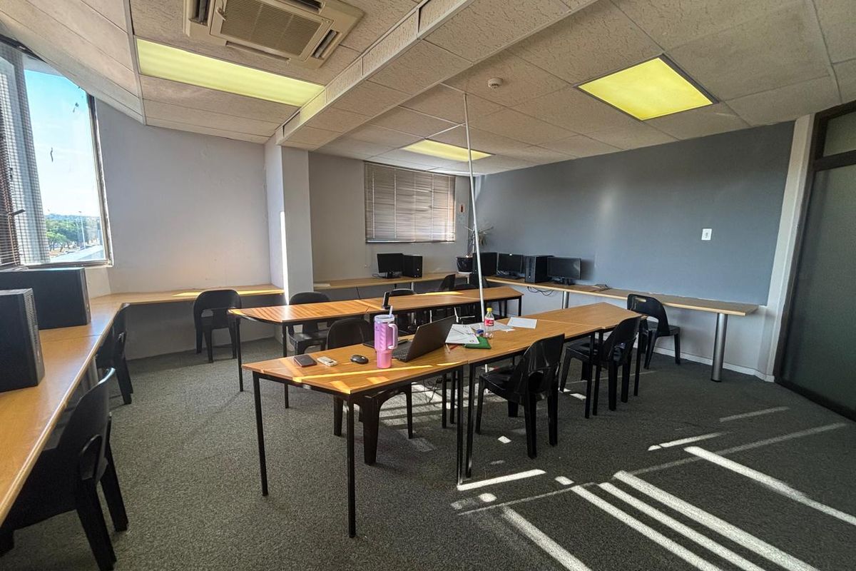 Office To Let in Tyger Valley - 330m2 - Photo 5