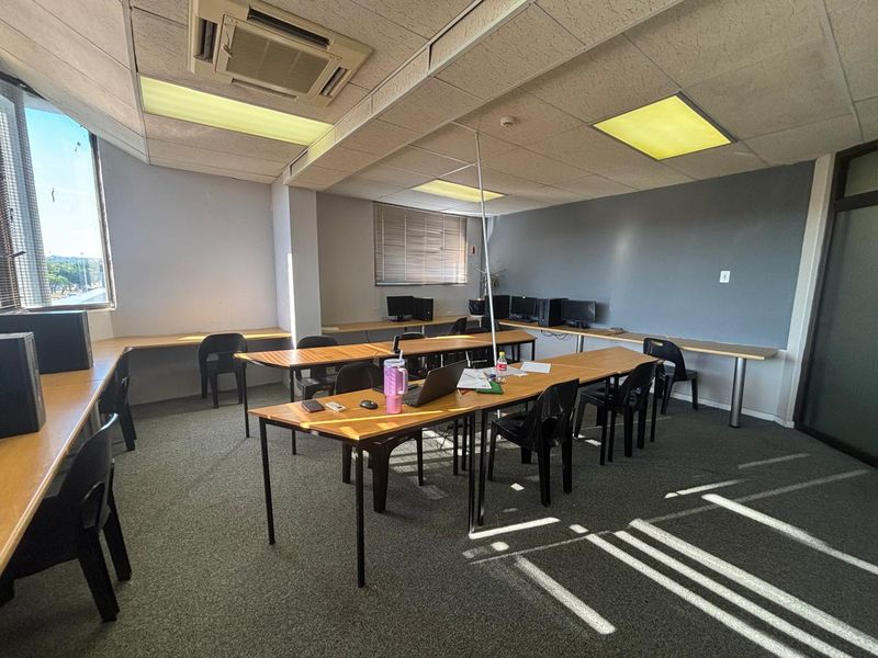 Office To Let in Tyger Valley - 330m2 - Photo 5