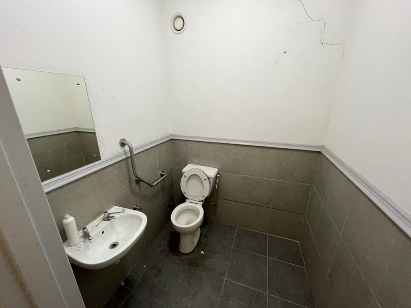 Prime Light Industrial Unit | Modern, Functional & Ready for Immediate Occupation - Photo 8