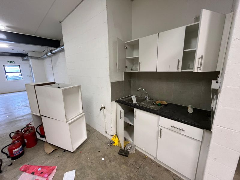 Prime Light Industrial Unit | Modern, Functional & Ready for Immediate Occupation - Photo 7