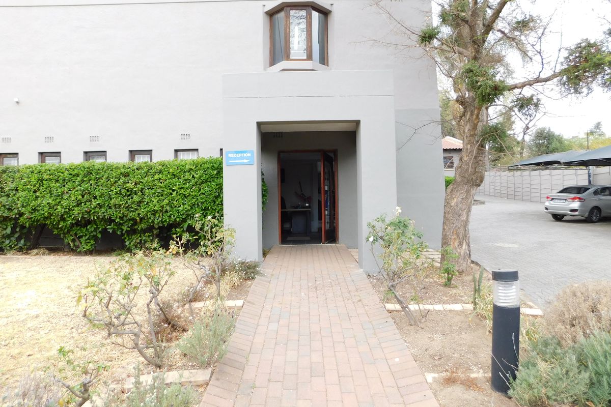 Freestanding Freehold Versatile Premises Ideal For Training / Conferencing. - Photo 4