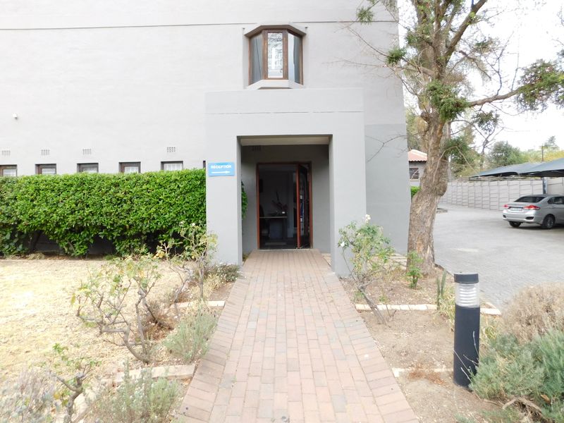 Freestanding Freehold Versatile Premises Ideal For Training / Conferencing. - Photo 4